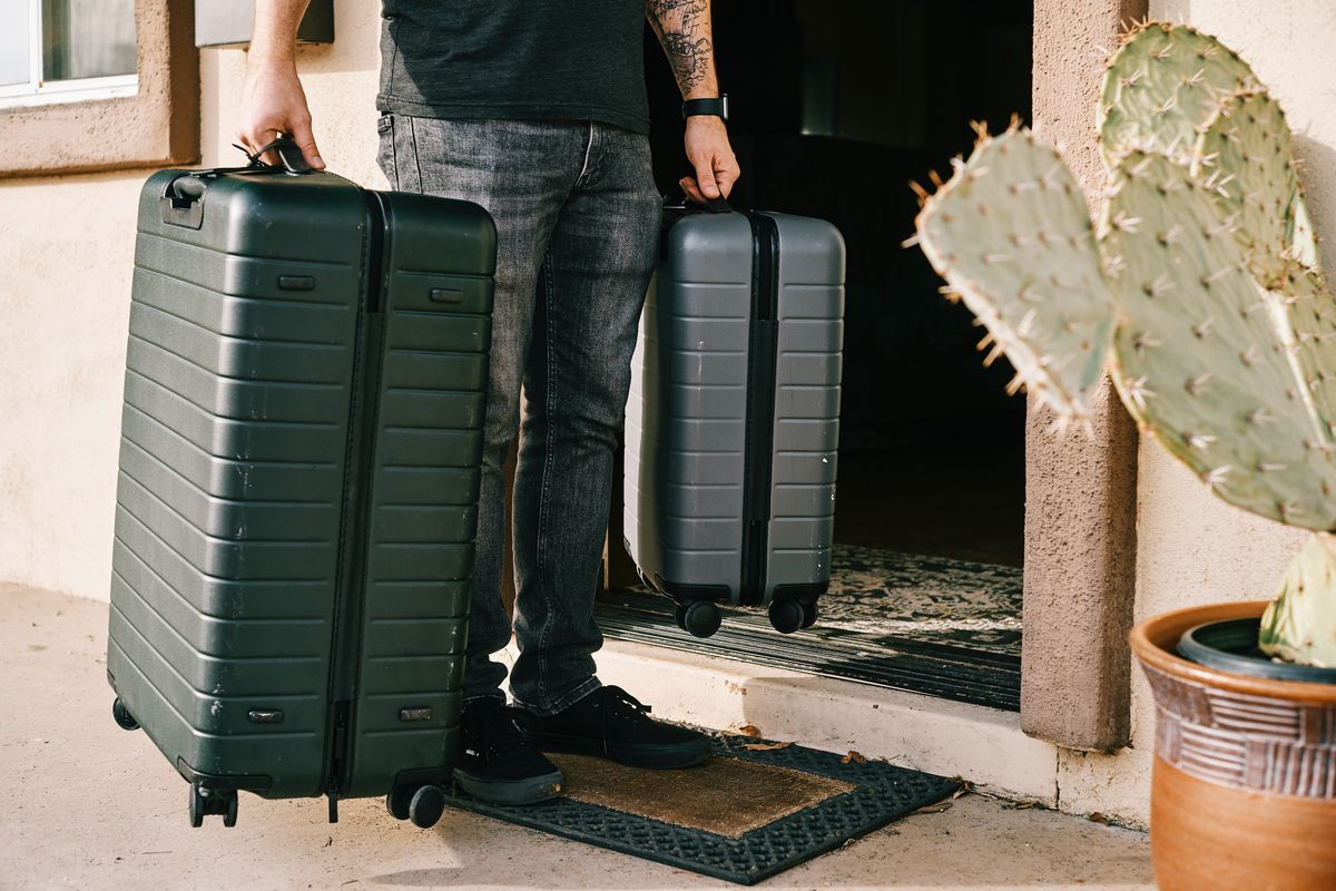 Master Airplane Luggage Tips: Pack Like a Pro and Avoid Mishaps 6 Master Airplane Luggage Tips: Pack Like a Pro and Avoid Mishaps