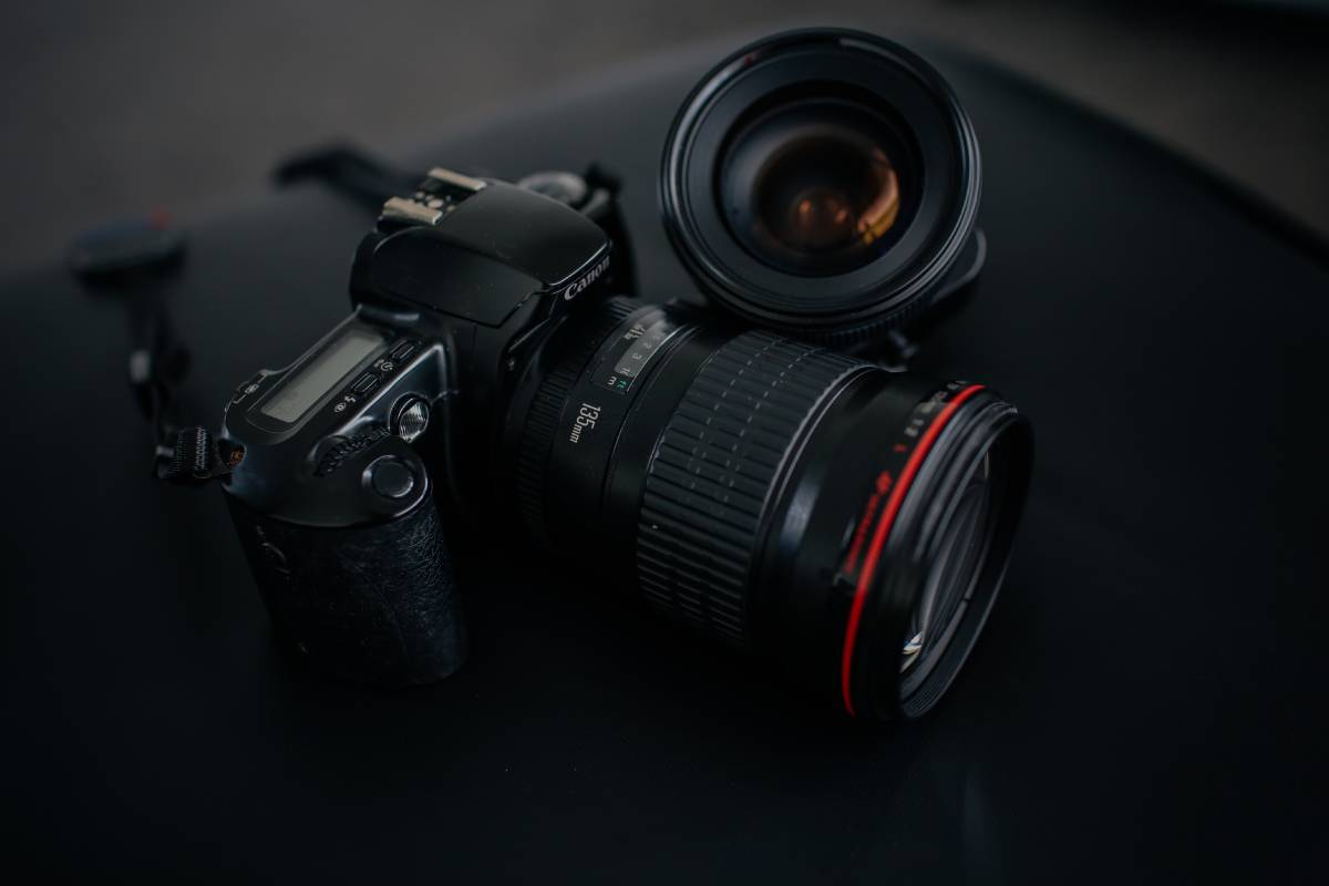 Can You Bring a Camera on a Plane? (TSA Rules) 1 Lights, Camera, Take-off: Can I Bring My Camera on a Plane?