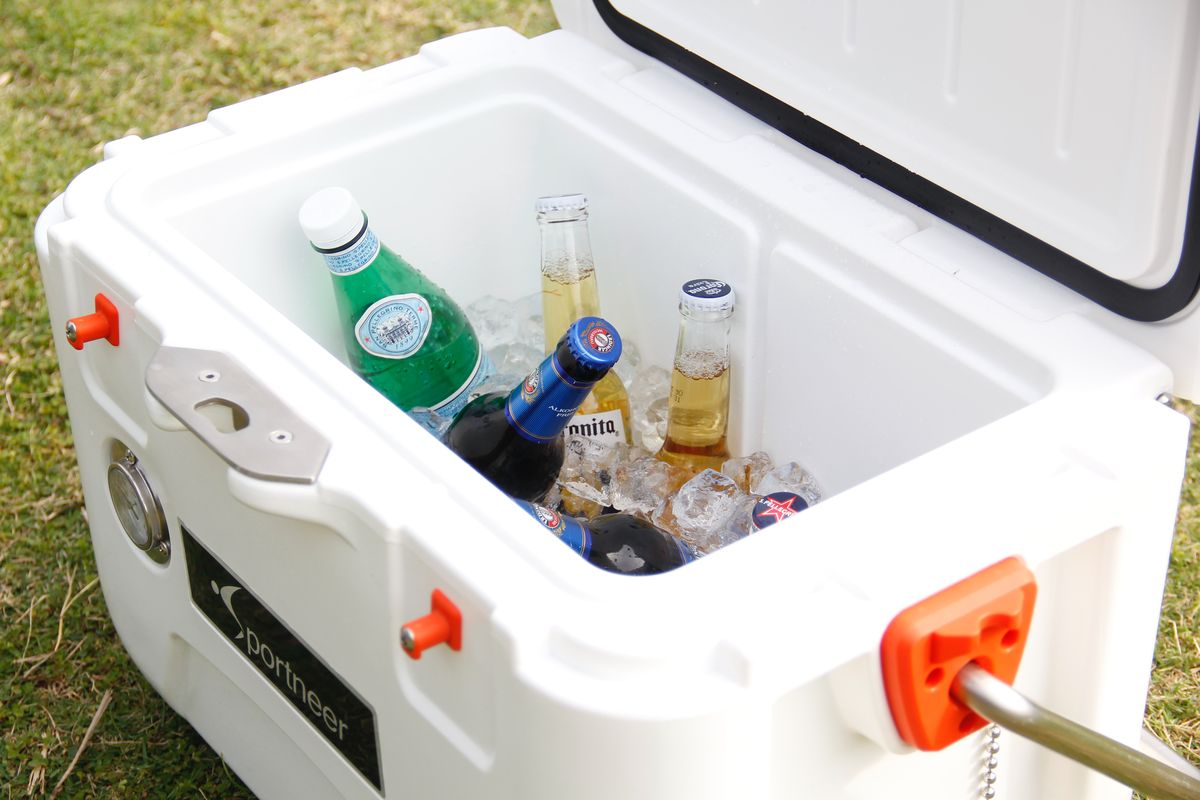 Can You Bring a Cooler on a Plane? (TSA Rules + Tips) 7 Can You Bring a Cooler on a Plane? (TSA Rules + Tips)