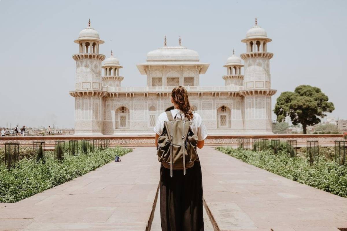 Mastering the Art of Travel Writing: Tips for Students 6 Mastering the Art of Travel Writing: Tips for Students