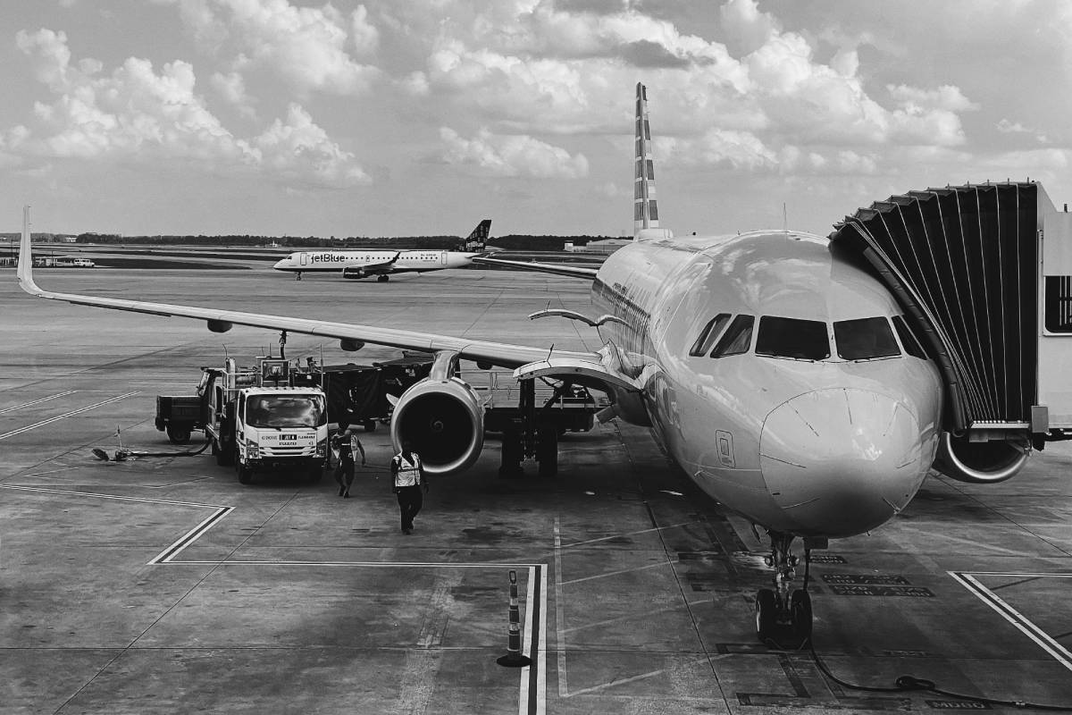 TSA Rules: What You Can and Cannot Bring on a Plane (2026) 1 TSA rules at airport security checkpoint