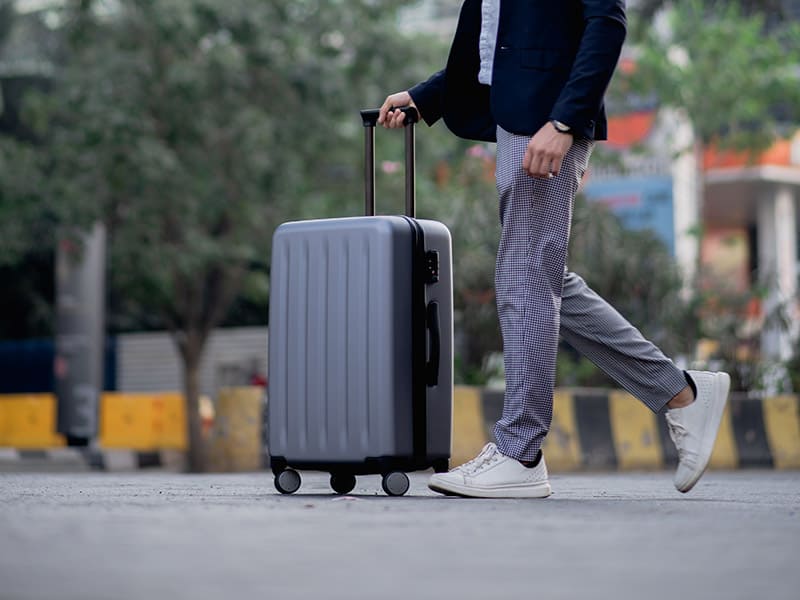 Rollaboard vs Spinner Luggage: Which One Should You Get?