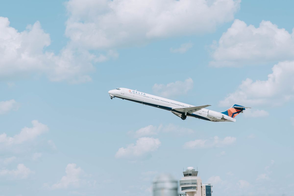Flying High Together: Essential Airplane Group Travel Tips to Elevate Your Journey 31 Flying High Together: Essential Airplane Group Travel Tips to Elevate Your Journey