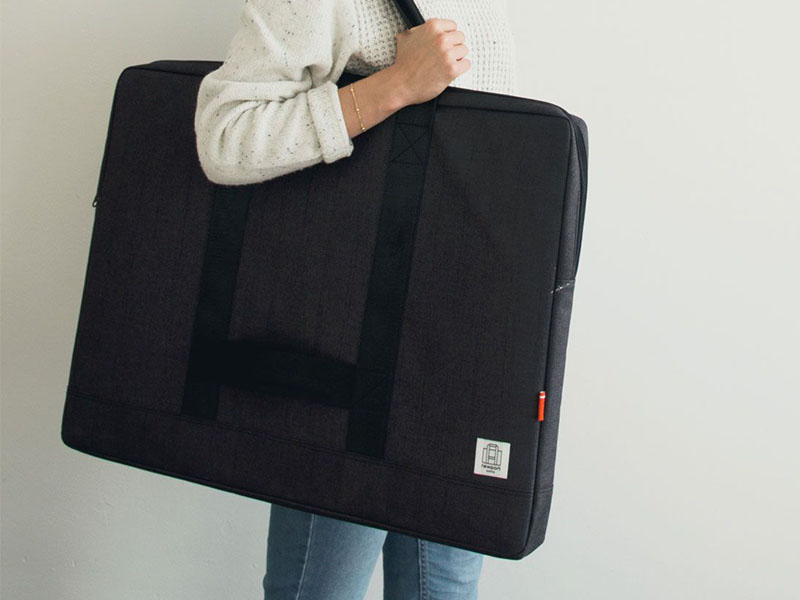 Can You Bring Your Art Portfolio on Planes? 1 Art portfolio bag