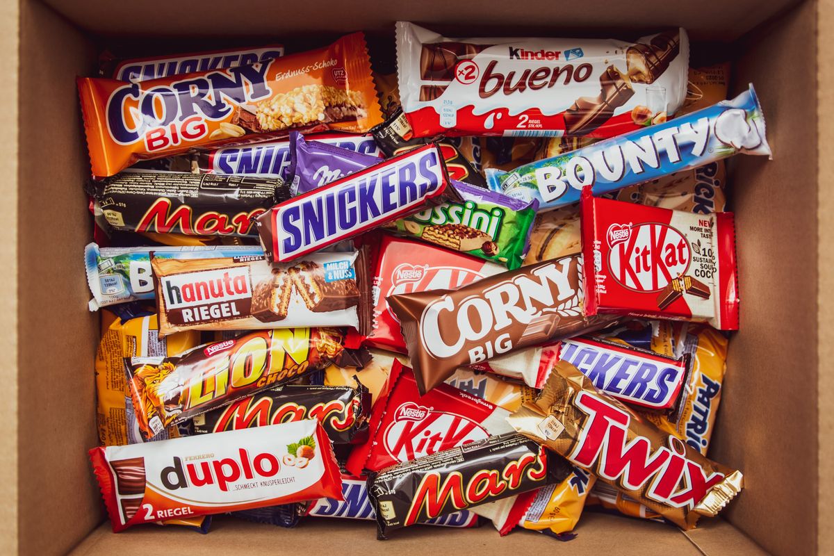 Best Airplane Snacks: Your Ultimate Guide to Tasty Travel Munchies 14 Best Airplane Snacks: Your Ultimate Guide to Tasty Travel Munchies