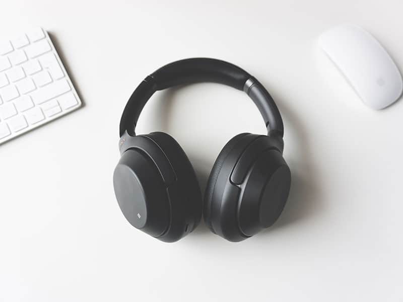 Can You Use Wireless Bluetooth Headphones on Planes? 2 Can You Use Wireless Bluetooth Headphones on Planes?