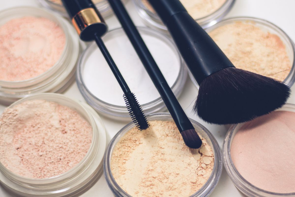 Can You Bring Makeup on a Plane? TSA Rules for Every Product (2026) 1 Don't leave your favorite makeup products behind!