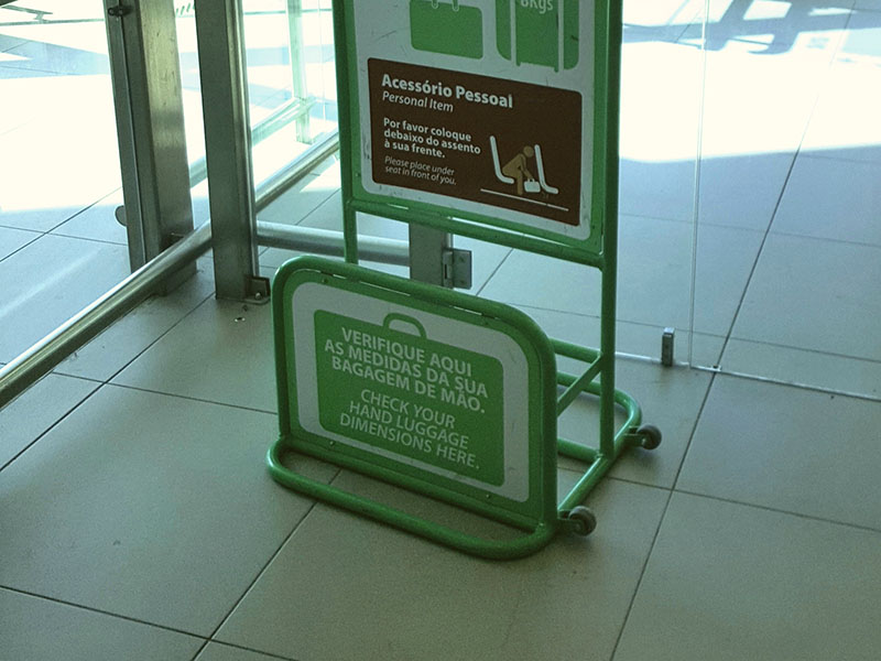 Carry-on baggage sizer measuring bin