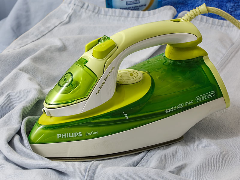 Can You Bring a Clothing Iron on a Plane? (TSA Rules) 1 Green Philips clothing iron