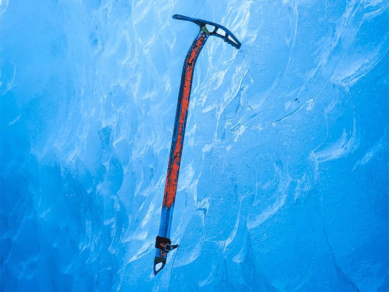 Ice climbing axe