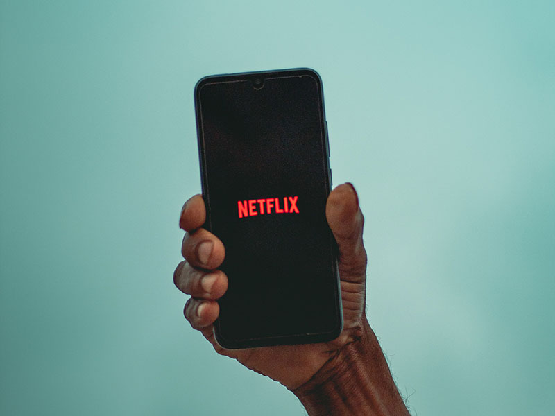 How to Watch Netflix on a Plane (Guide) 1 How to Watch Netflix on a Plane (Guide)